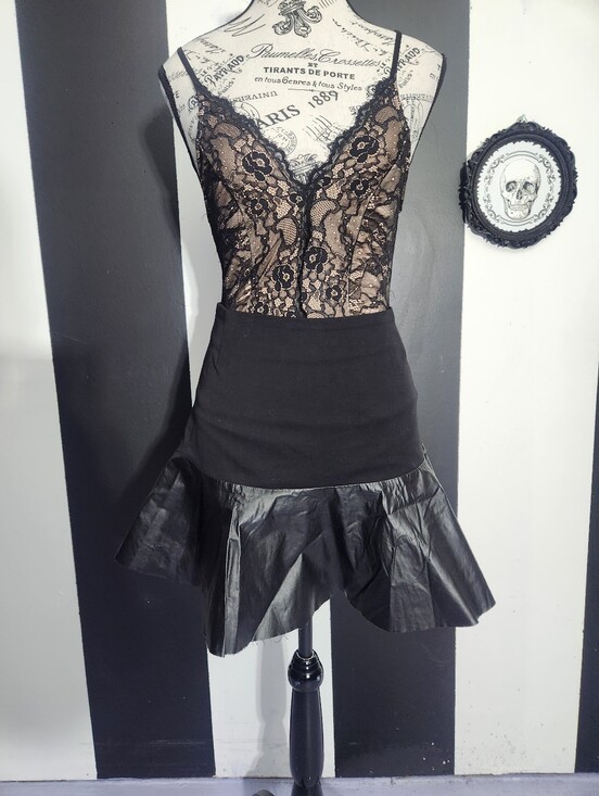 H&M Dresses & Skirts - Y2k Flared Skirt